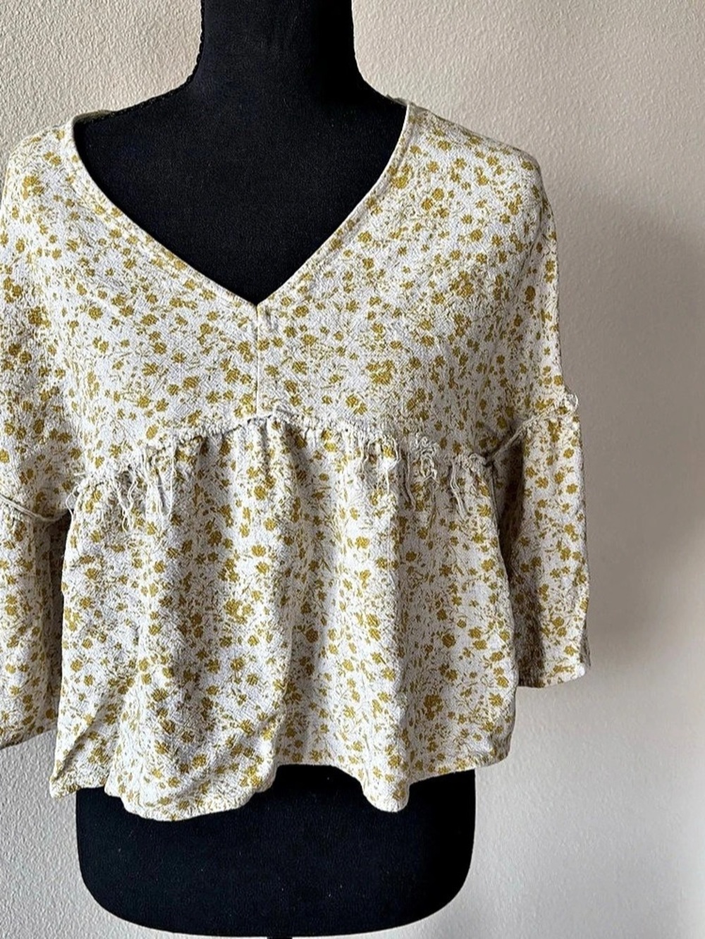 Womens Loveriche Floral Cropped Blouse Size Medium